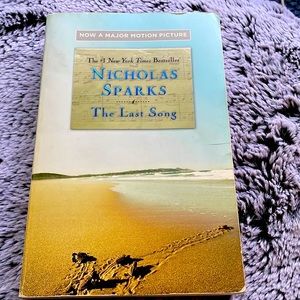 The Last Song is a novel & a movie with conflict which turns to love & hope.